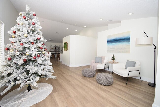 Photo - 794 San Remo Dr