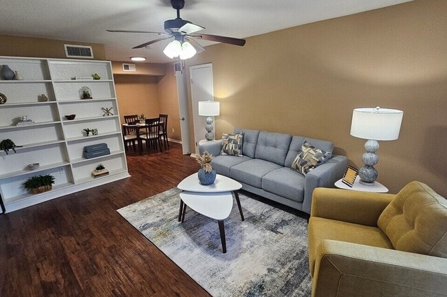 Building Photo - The Crest Apartments