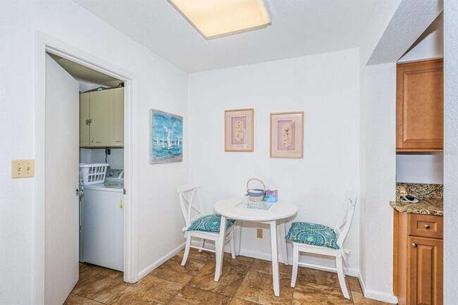 5801 Bahia Del Mar Cir N Unit 512