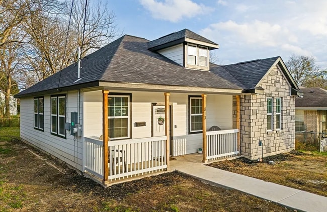 Photo - MUST SEE!!! Beautiful Home - Won't Last Lo...