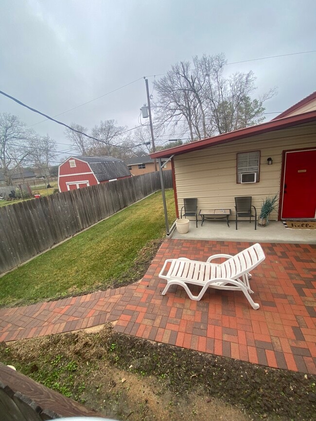 Photo - 6322 Brooklawn Dr Unit McKenzie Suite