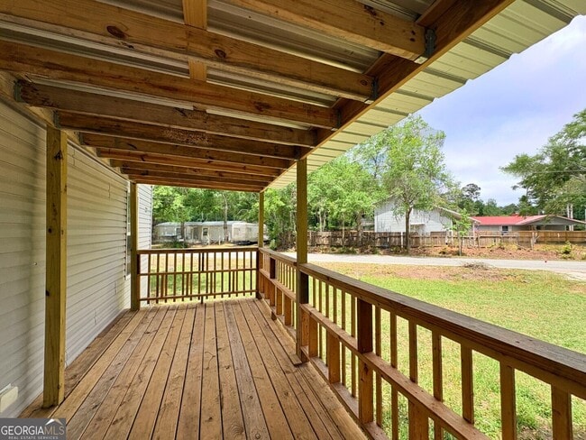 Photo - 203 Sloan St