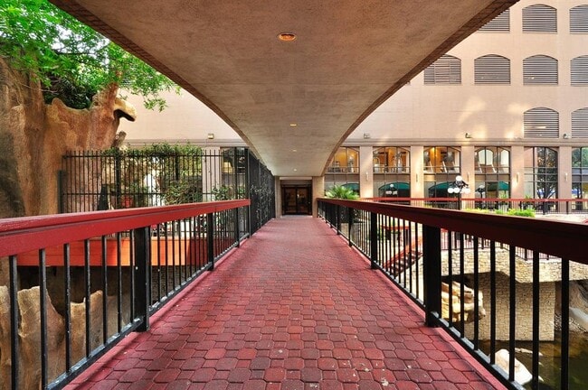 Photo - 507 Sabine St Unit 304