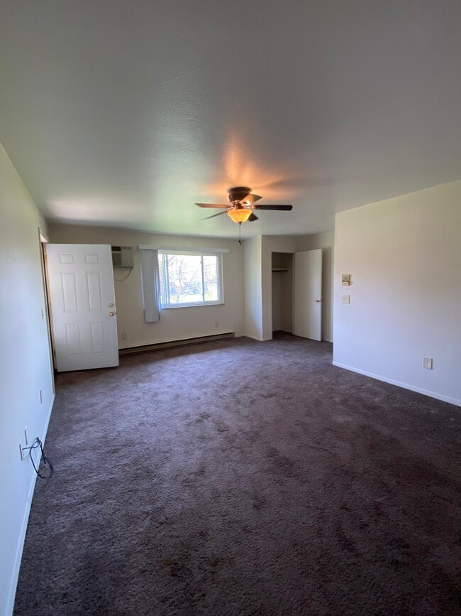 Building Photo - 7400 Crosscreek Dr Unit 7400 Rental