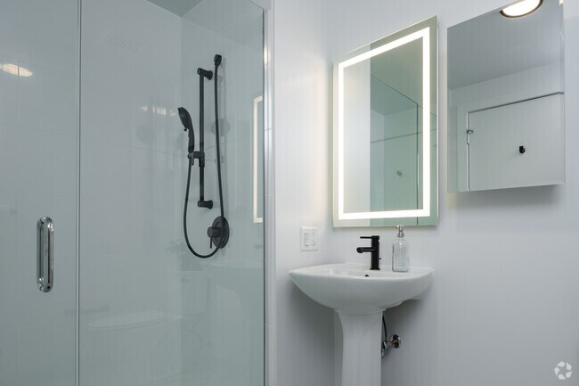 1BR, 1BA - 688SF