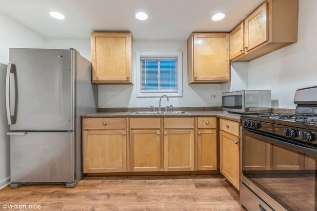 Photo - 3721 N Ashland Ave Unit G