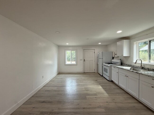 Building Photo - W20500 Unit A
