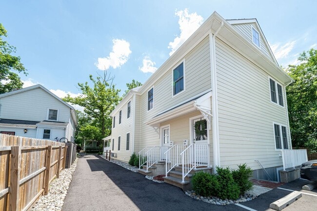 Building Photo - 11 Quarry St Unit 11-B