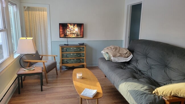 Building Photo - 5676 Clark Unit 2