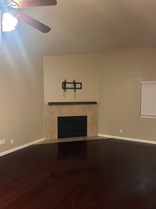 Photo - 5200 Roseana Ct