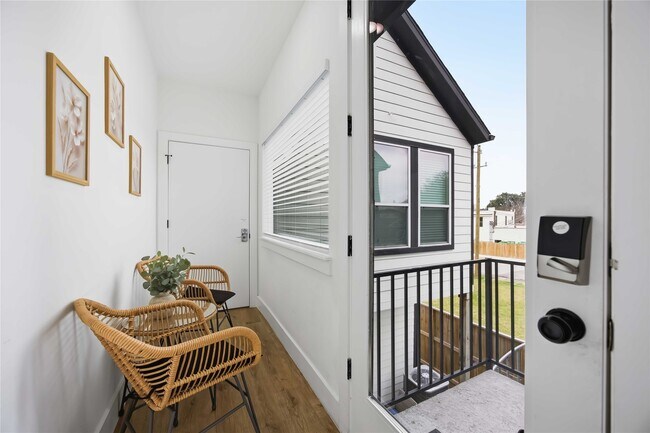 Photo - 4209 McKinney St Unit 2