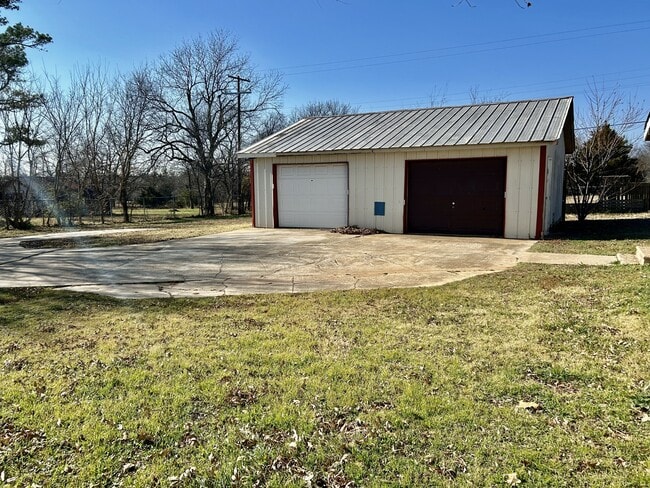 Photo - 310 N Division St