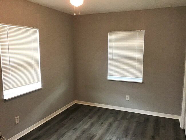 Photo - 4059 28th Ave N