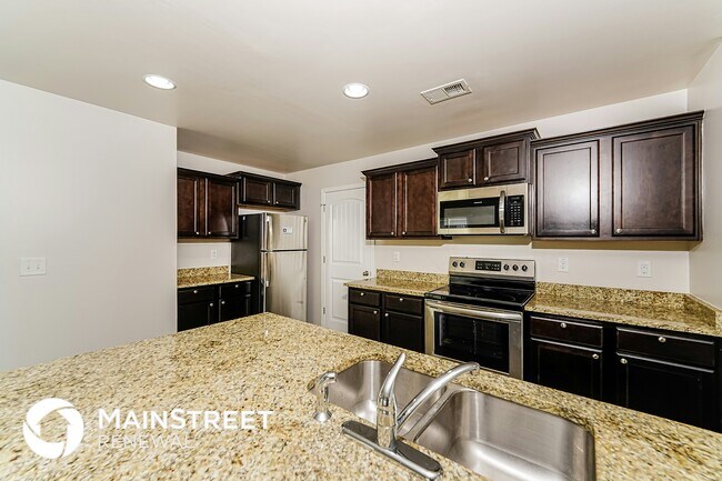 Photo - 855 Hawthorn Ln