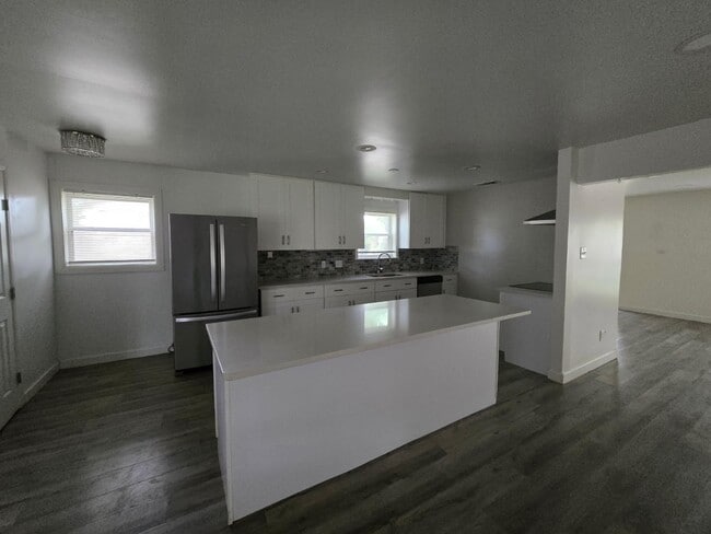 Photo - 5822 Reamer St