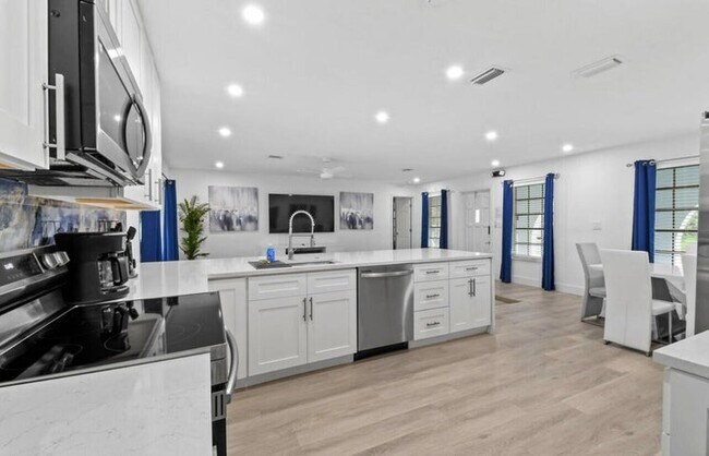 Photo - 4421 NW 2nd Ct