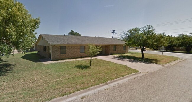 Building Photo - Southside Duplex with Covered Parking-Great location