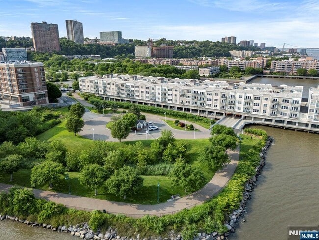 Building Photo - 108 The Promenade Unit 108