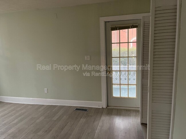 Photo - 401 N Augusta St Unit Apt B