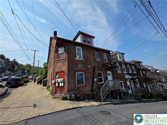 Building Photo - 944 Sullivan St Rental
