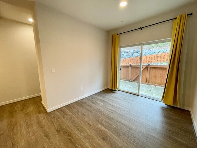 Photo - Like-New Beardslee Townhouse...