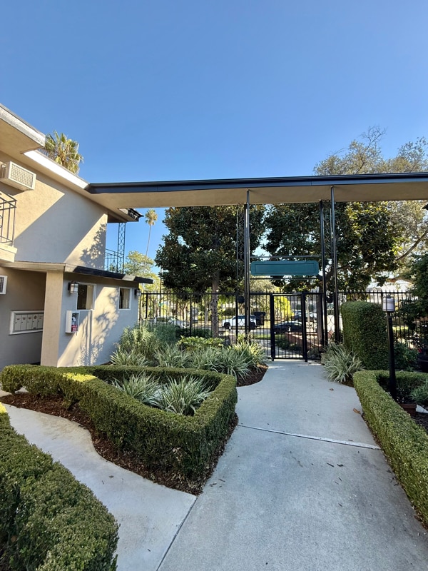 Photo - 999 Locust St