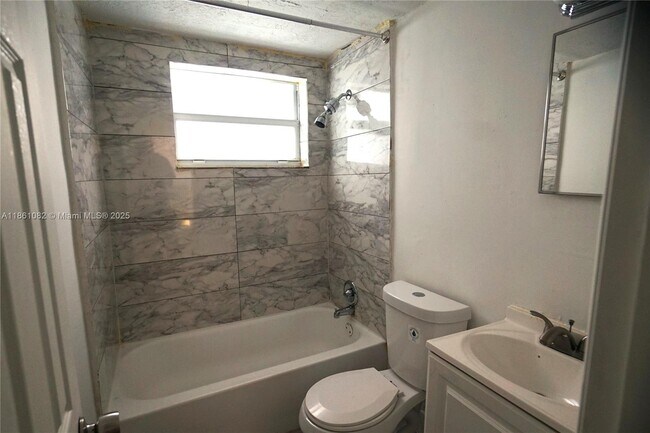 Photo - 584 NW 65th St Unidad 3