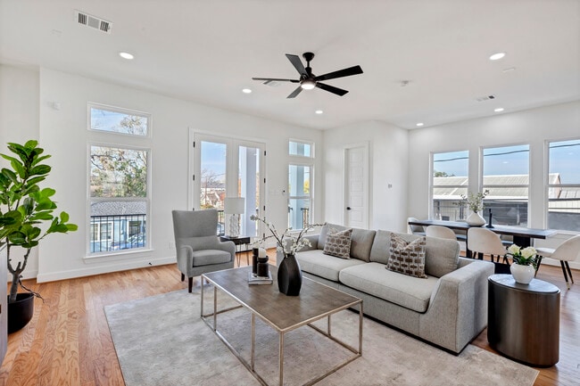 Photo - 1228 E 23rd St