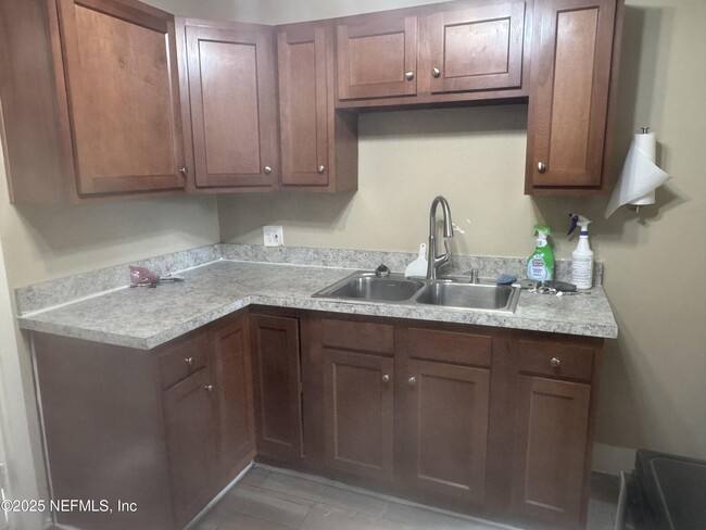 Photo - 1228 Winthrop St