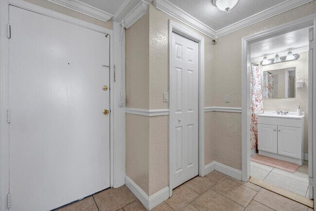 Photo - 311 W Ashley St Condo