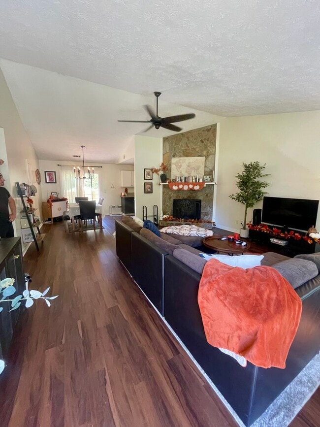 Photo - Beautiful newly renovated 3 bedroom 2 bath...