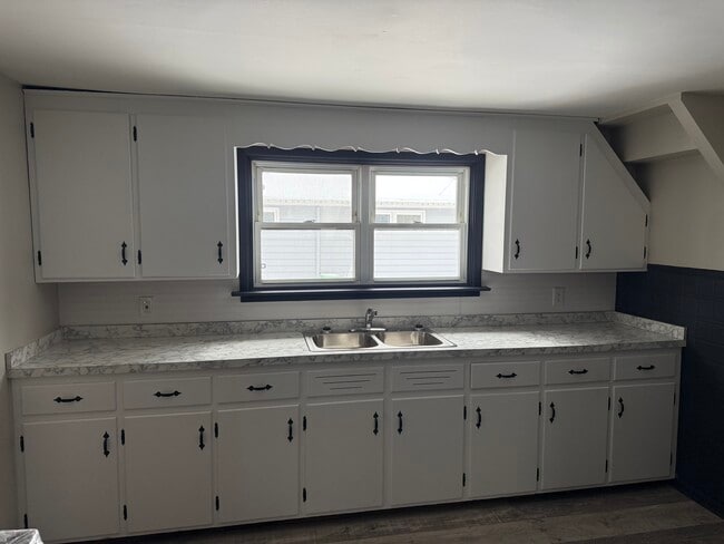 Kitchen - 139 Rossler Ave Unit Lower rear