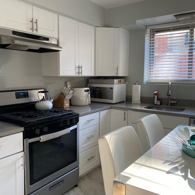 Large Modern Kitchen - 1119 Greenleaf Ave Apartments Unit 2 Bedroom