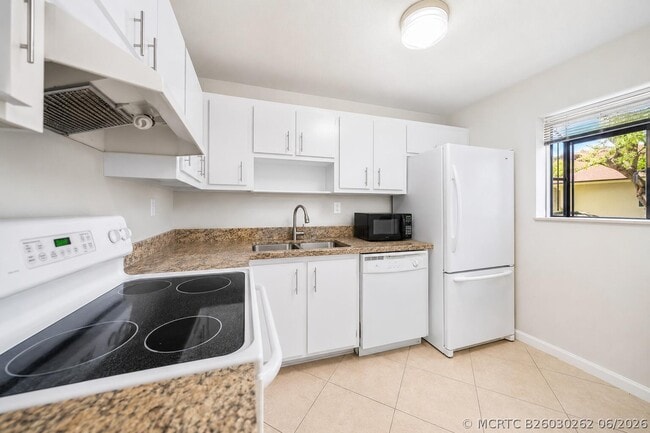 Photo - 503 Gardens Dr Unit 202