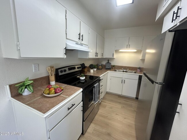 Building Photo - 6342 N 47th Ave Rental
