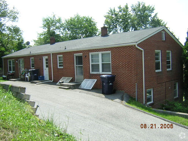 Building Photo - 114 Lucas Dr Unit Lucas Duplex Rental