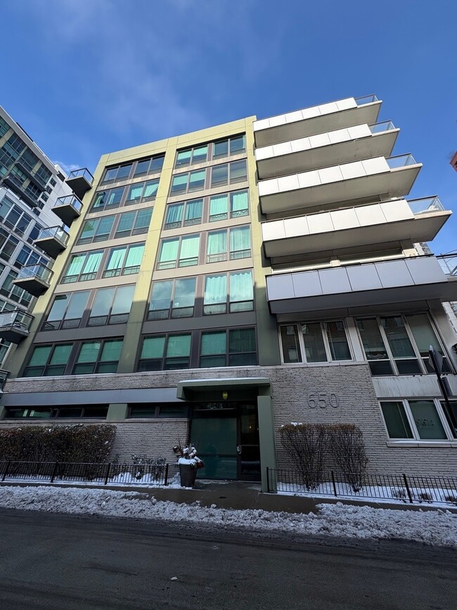 Building Photo - 650 W Wayman St Unit 406C