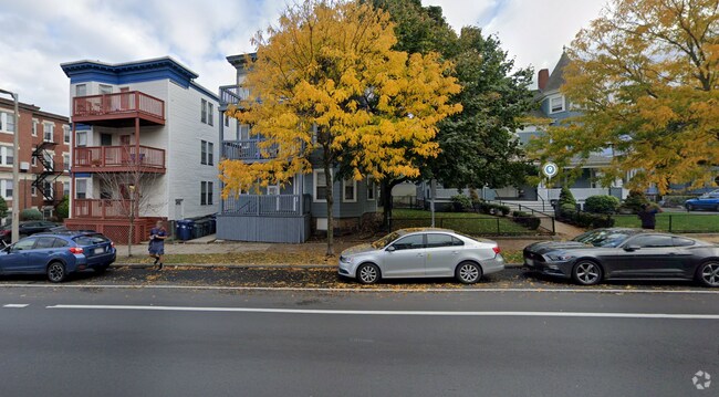 Building Photo - 530 Cambridge St Unit 3 Rental