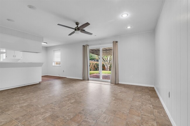 Photo - 8821 Dunlap St