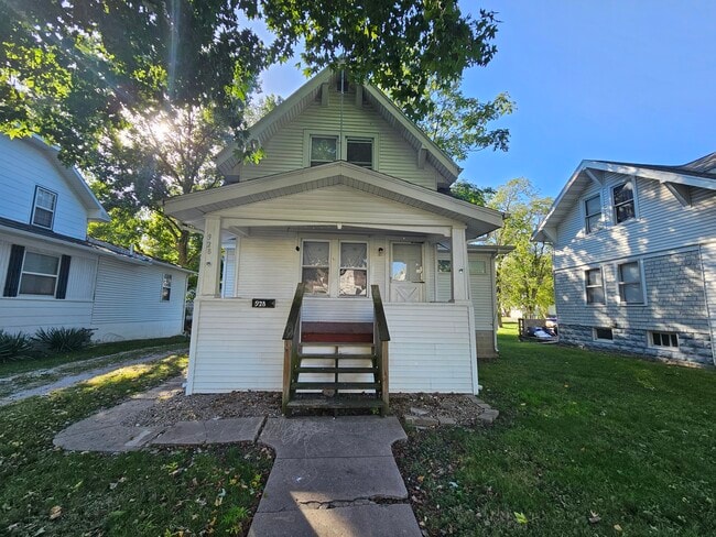 Building Photo - 3 bedroom, 2 bath house