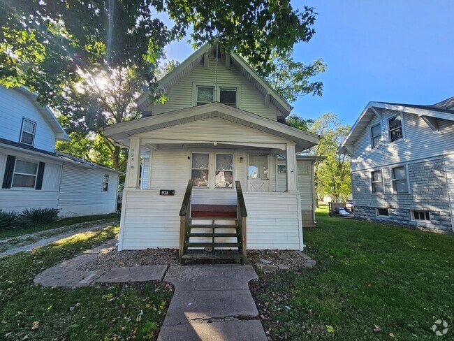 Building Photo - 3 bedroom, 2 bath house
