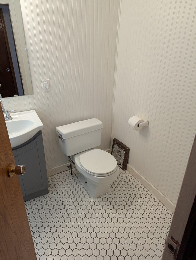 Building Photo - 905 Lowry Ave NE Unit 1 Rental
