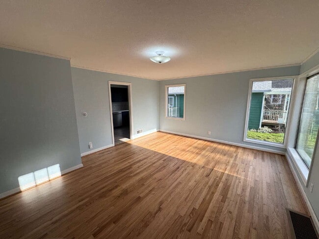 Photo - 3 Bedroom / 1 Bathroom Single Level Portland Home