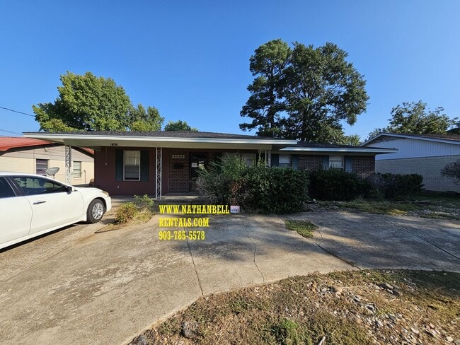 Building Photo - 3165 E Houston St Rental