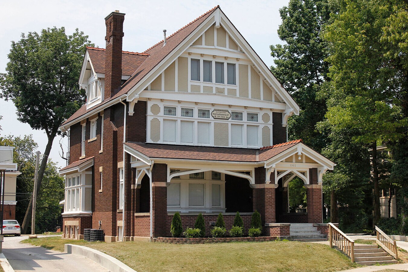 Photo - 1965 Indianola Ave