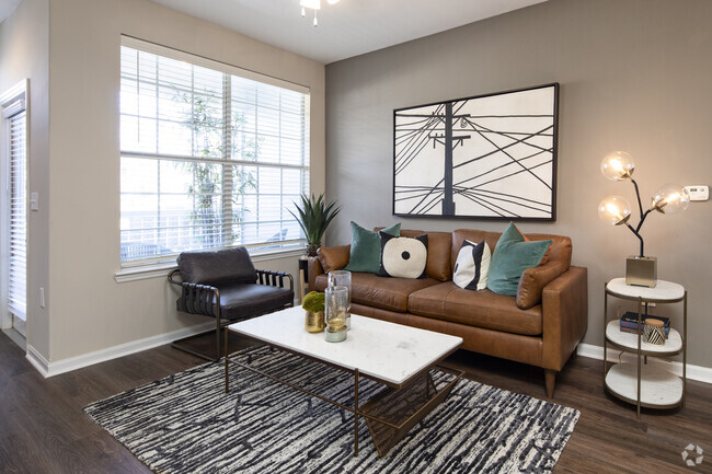 2BR, 2BA 1,025 SF