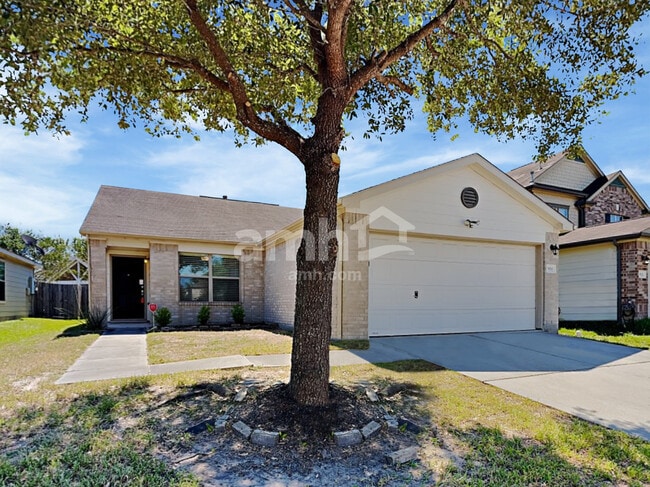 Building Photo - 3030 Legends York Dr