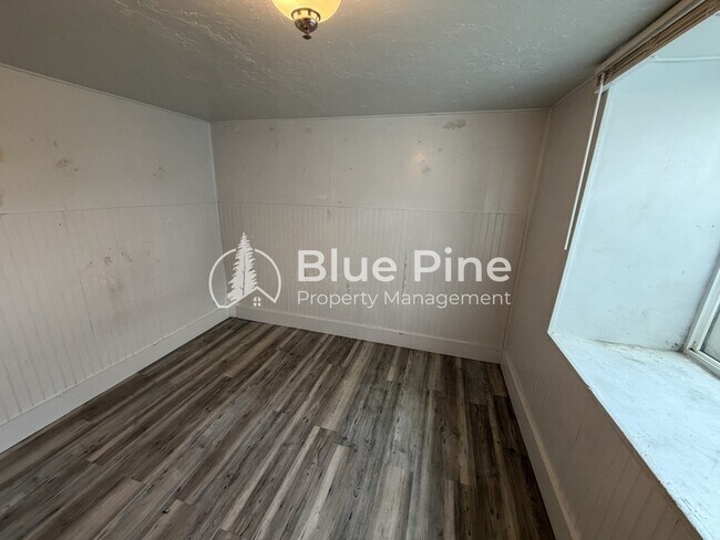 560 Oneida Ave Unit 1