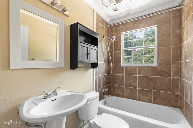 Photo - 902 1/2 Gladstone Blvd-