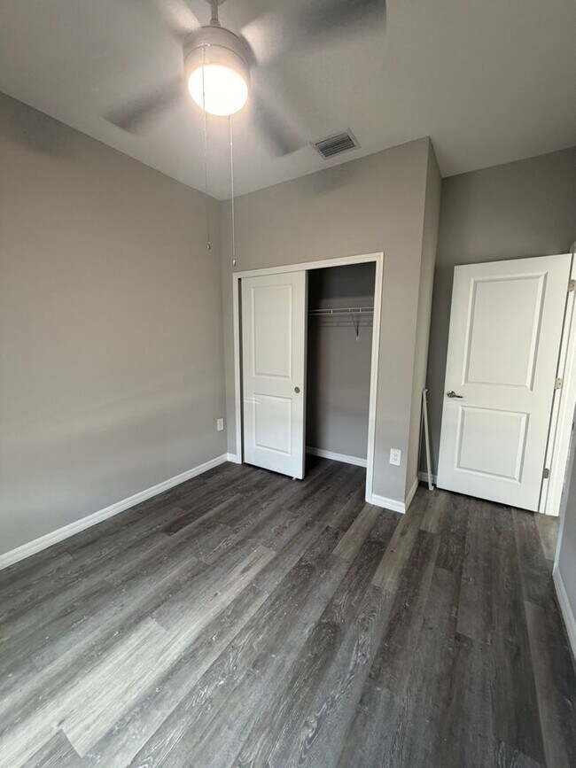Photo - 5416 Bristo St